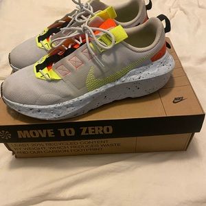 Nike Running Tennis Shoe - Recycled Material - SZ 10.5